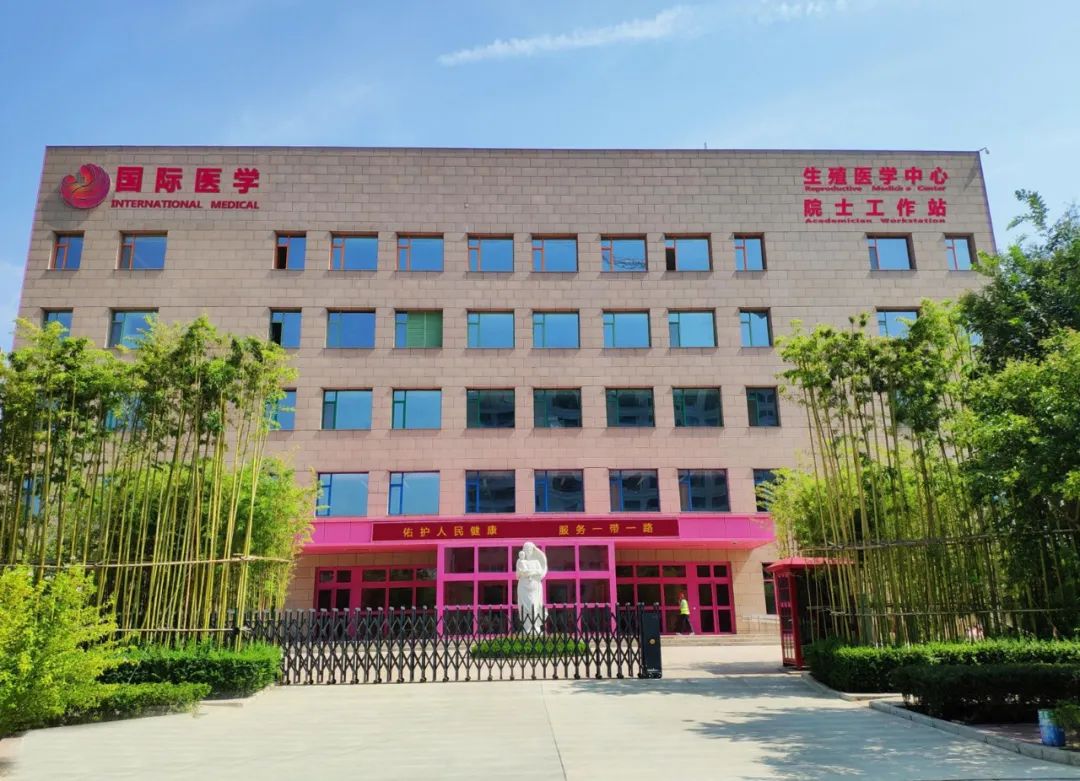 喜訊！西安高新醫(yī)院生殖醫(yī)學(xué)中心經(jīng)國家衛(wèi)健委專家組驗收獲批開展常規(guī)體外受精-胚胎移植及卵胞漿內(nèi)單精子顯微注射技術(shù)